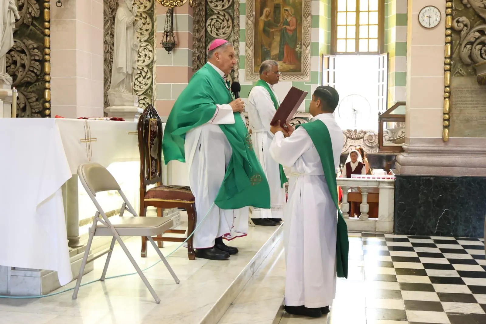 $!Obispo de Mazatlán acusa trabas de CFE e INAH para colocar paneles solares en la Catedral