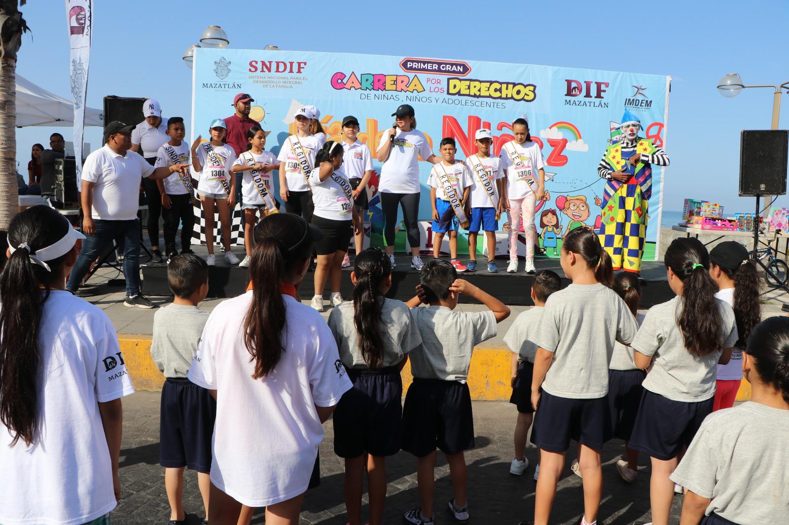 $!Participan en carrera por derechos de las niñas, niños y adolescentes, en Olas Altas