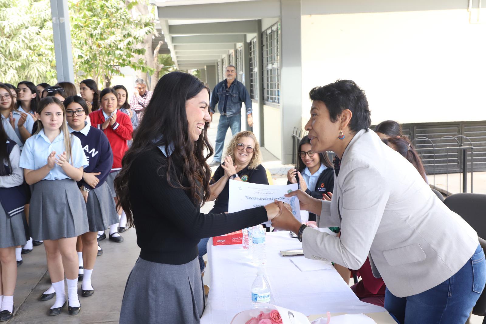$!Reciben a alumnas de la Prepa Vasconcelos, ganadoras del oro en Túnez