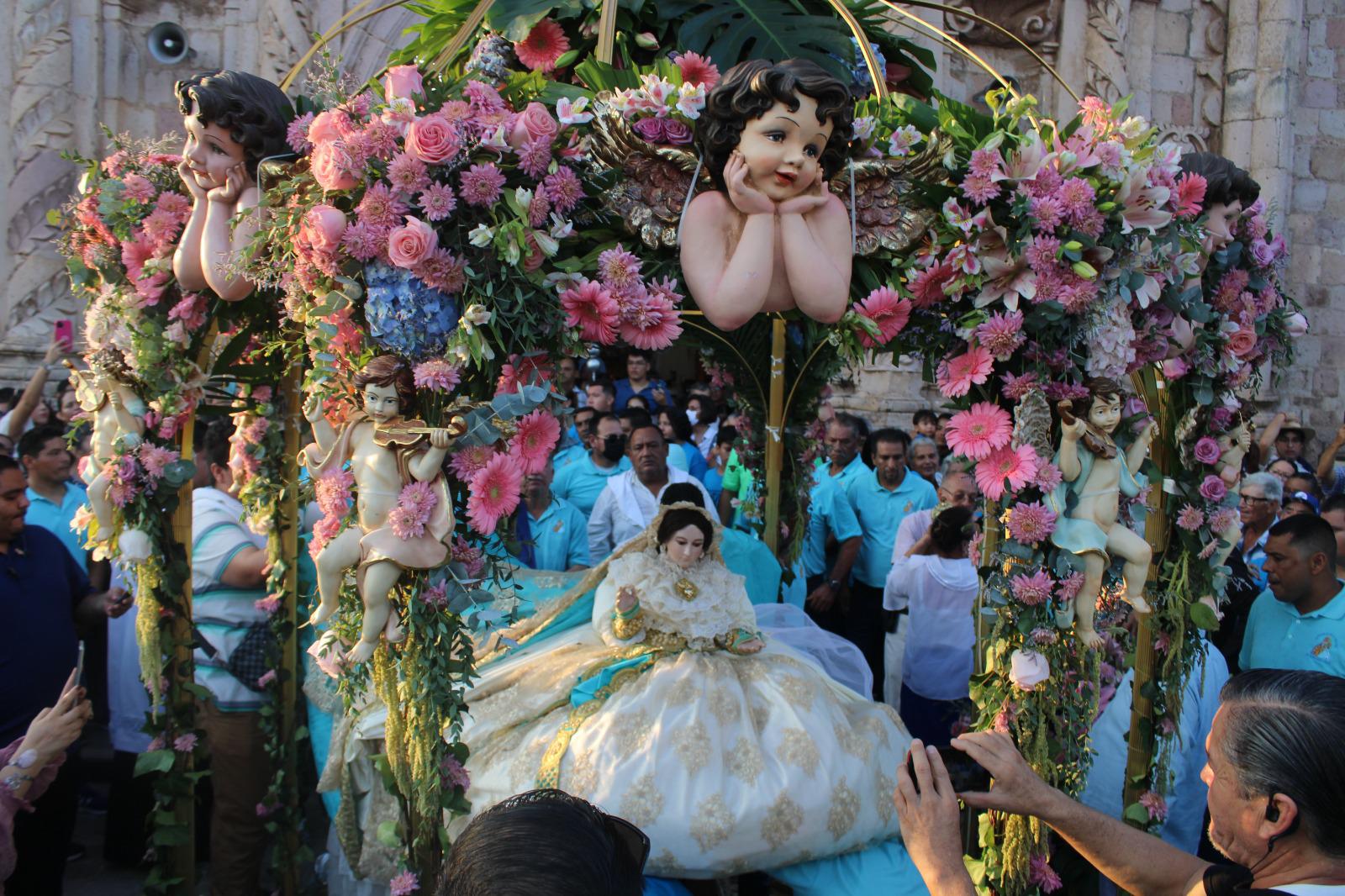 $!Calor no diezma fe de peregrinos en la romería de la Virgen del Rosario