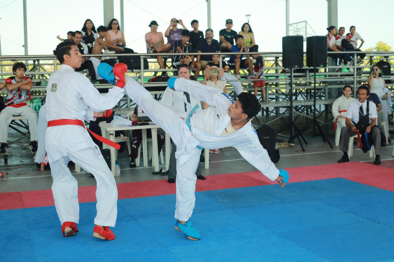 $!Emocionantes combates se realizaron durante la jornada.