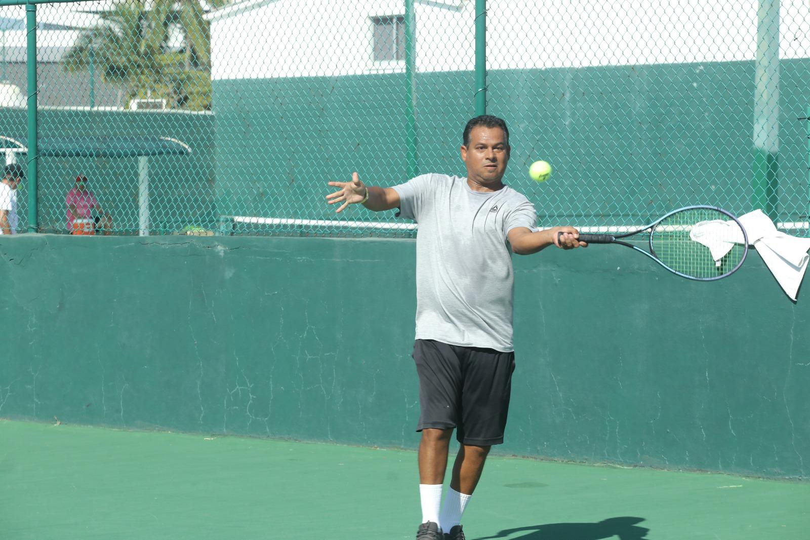 $!Exponentes experimentados toman parte de Torneo Veteranos