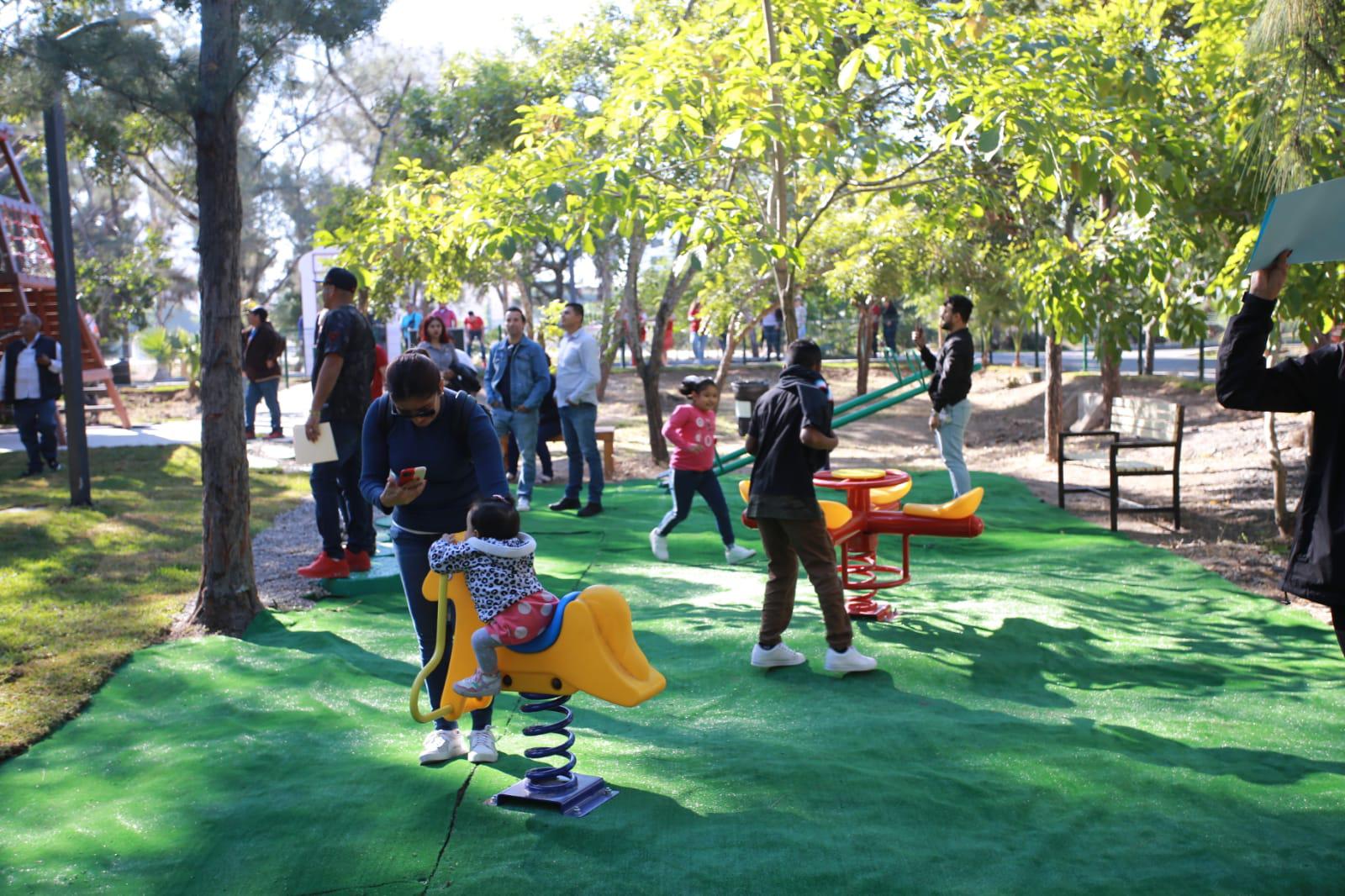 $!Inauguran área de juegos en el Parque Central de Mazatlán