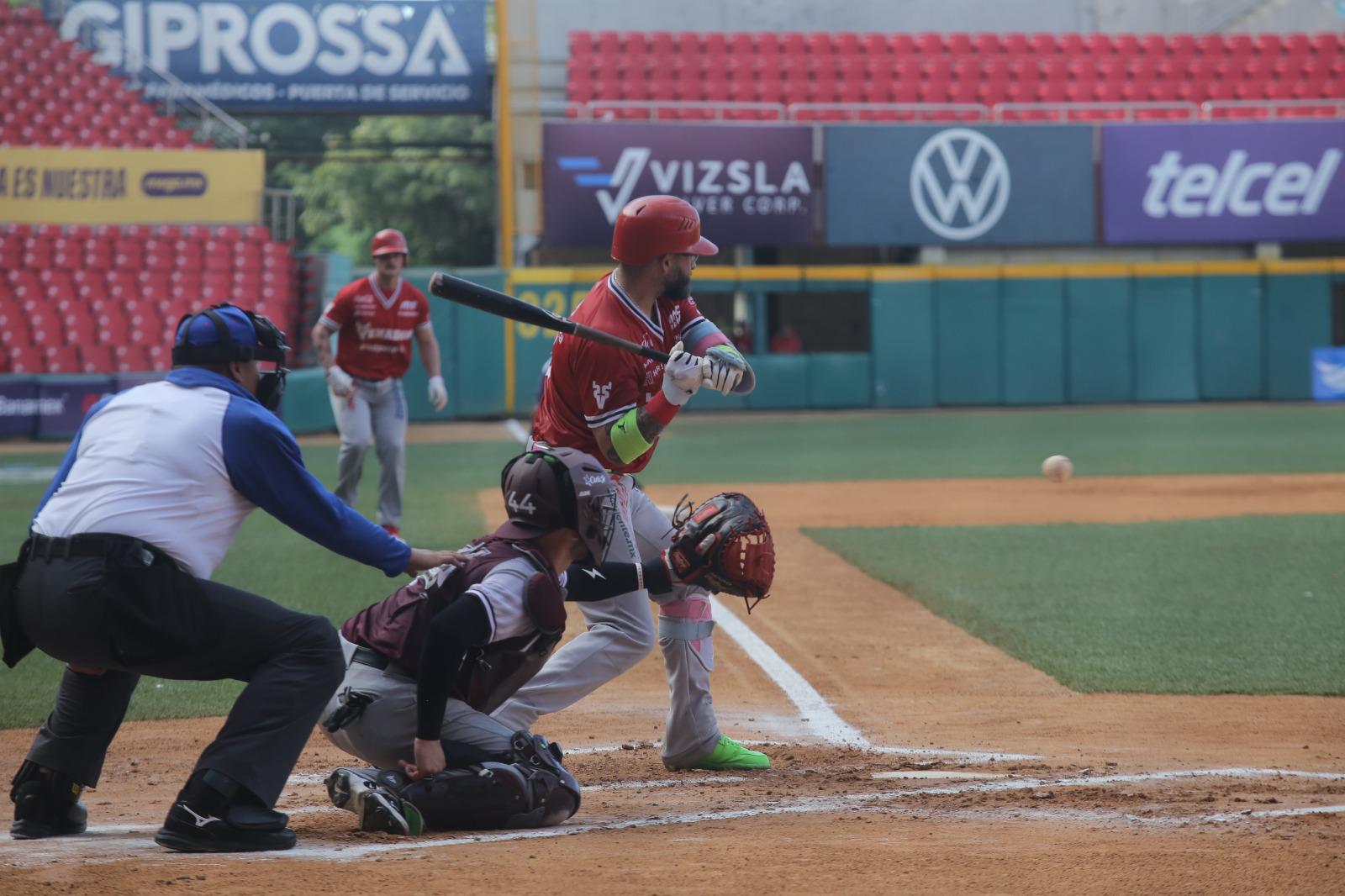 $!Tomateros le da la vuelta a Venados en el puerto