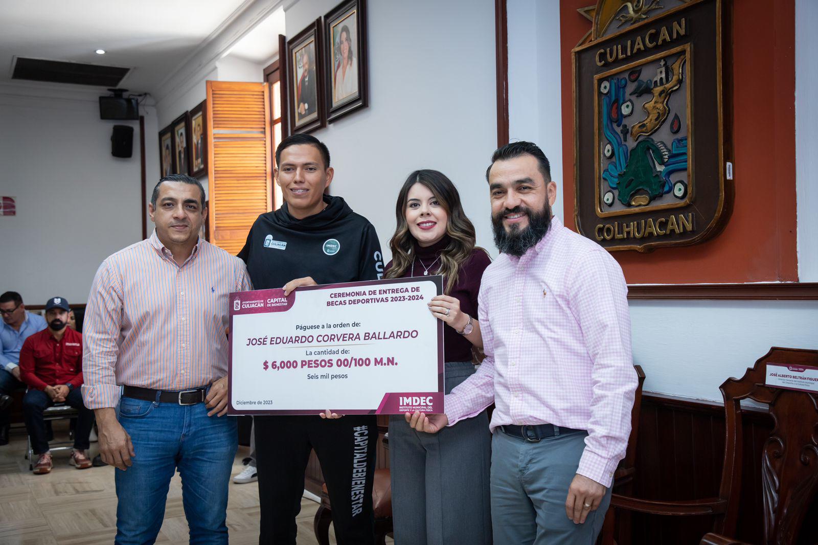 $!Ayuntamiento entrega Becas Deportivas Culiacán para atletas y entrenadores