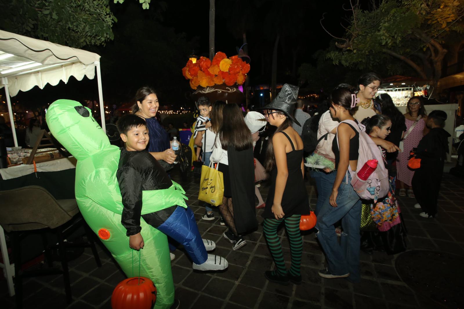 $!Monstruos y fantasmas disfrutan de un divertido Halloween en Mazatlán