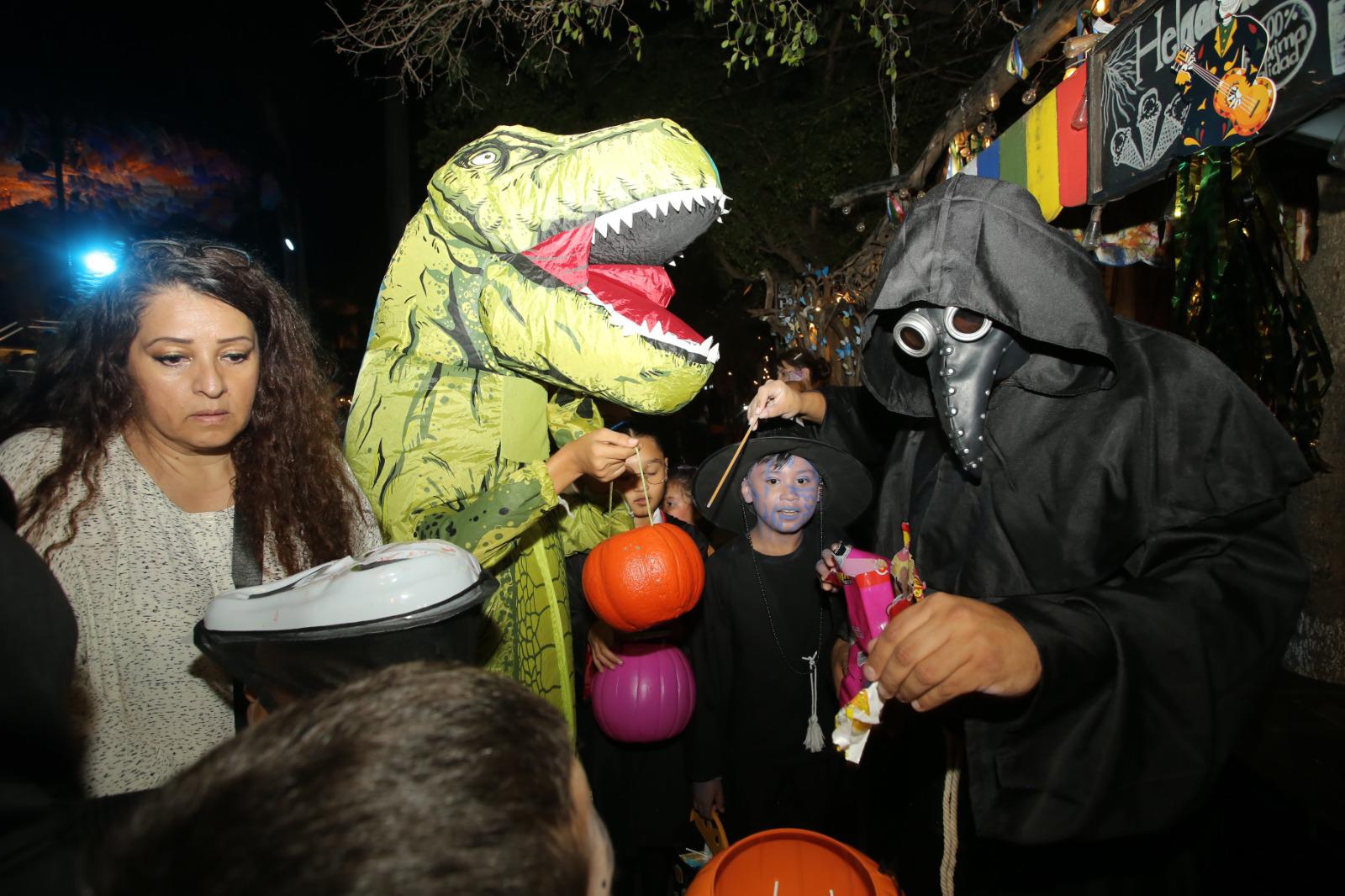 $!Monstruos y fantasmas disfrutan de un divertido Halloween en Mazatlán