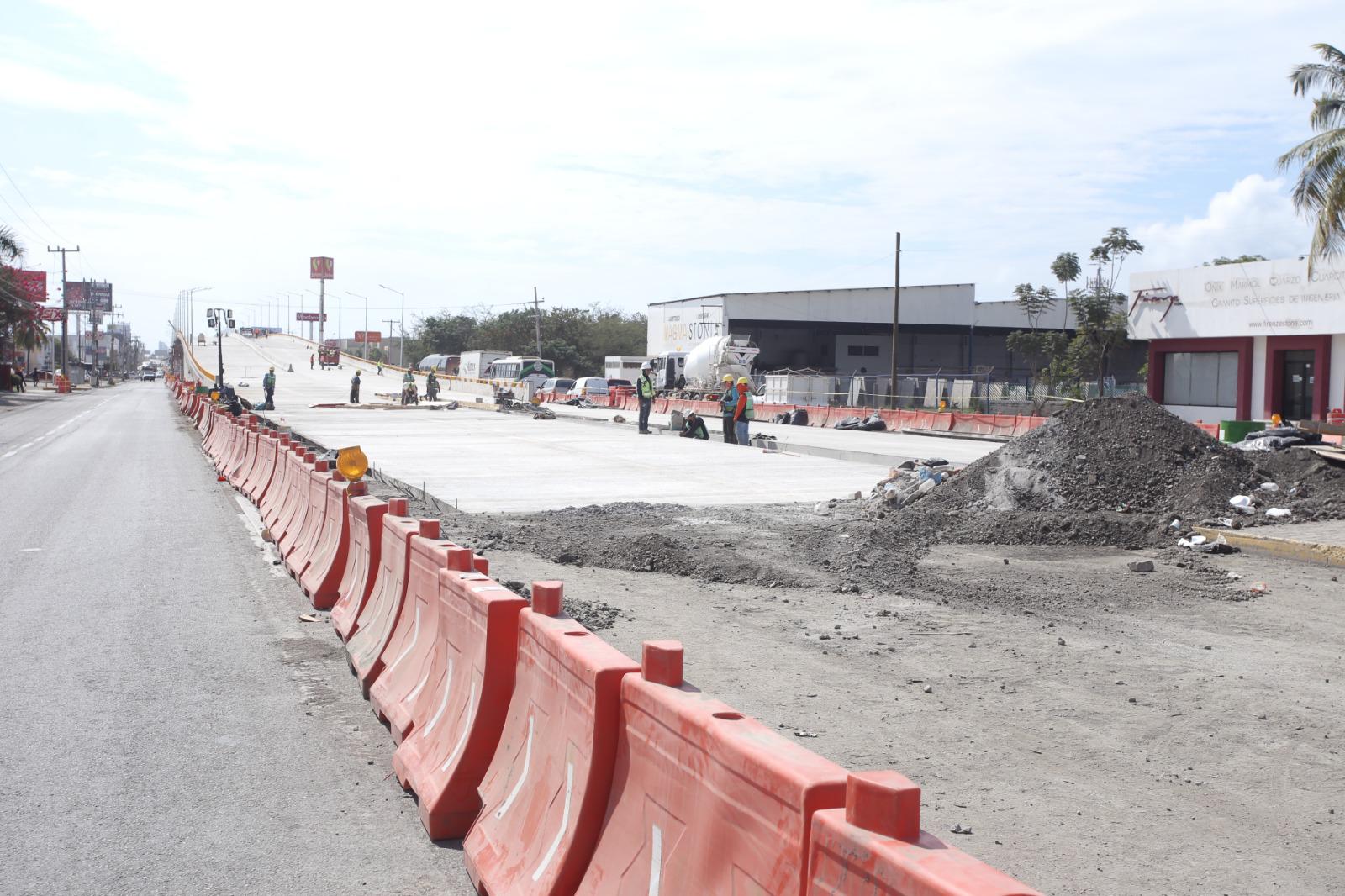 $!Tras invasión de vehículo a la obra, continúa construcción del Paso Superior Vehicular, en Mazatlán