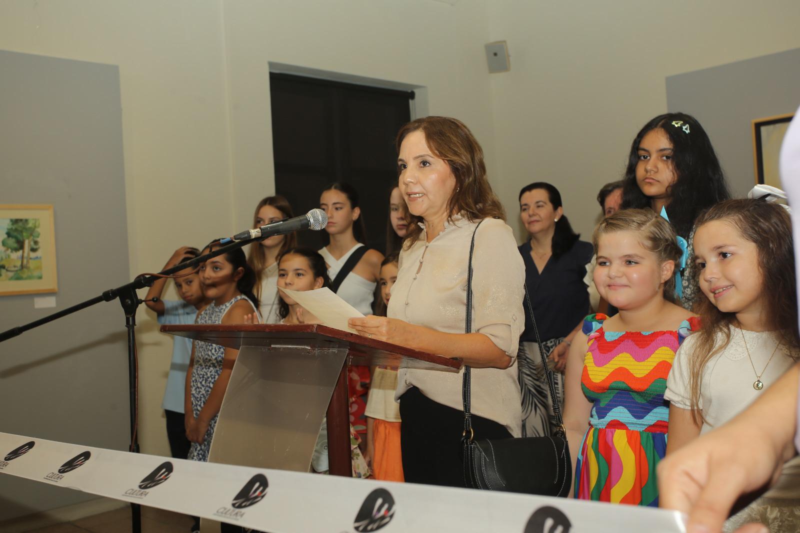 $!La maestra Patricia expresó unas palabras a los presentes.