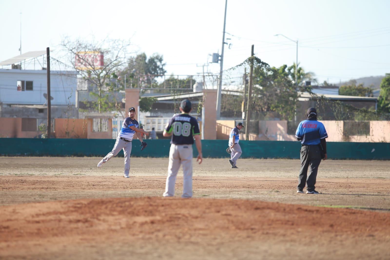 $!Hotel El Cid cobra revancha en Liga de Beisbol Meseros al Bat