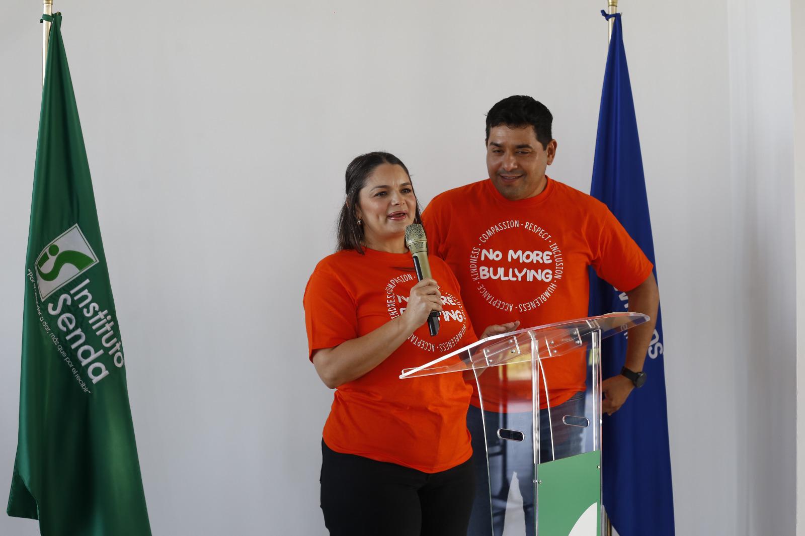$!Patricia Tatto y Carlos Quevedo, presidentes de la Sociedad de Padres de Familia saliente.