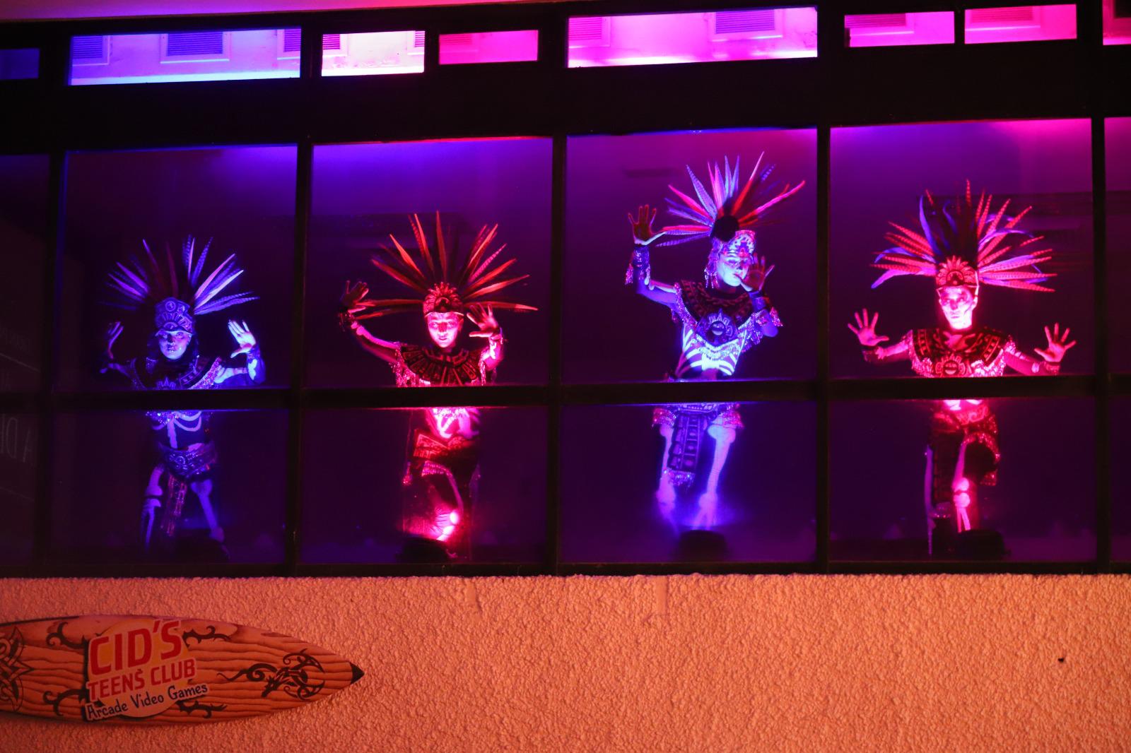 $!Durante la ceremonia se presentó el performance “Mictlán, el lugar de los muertos.