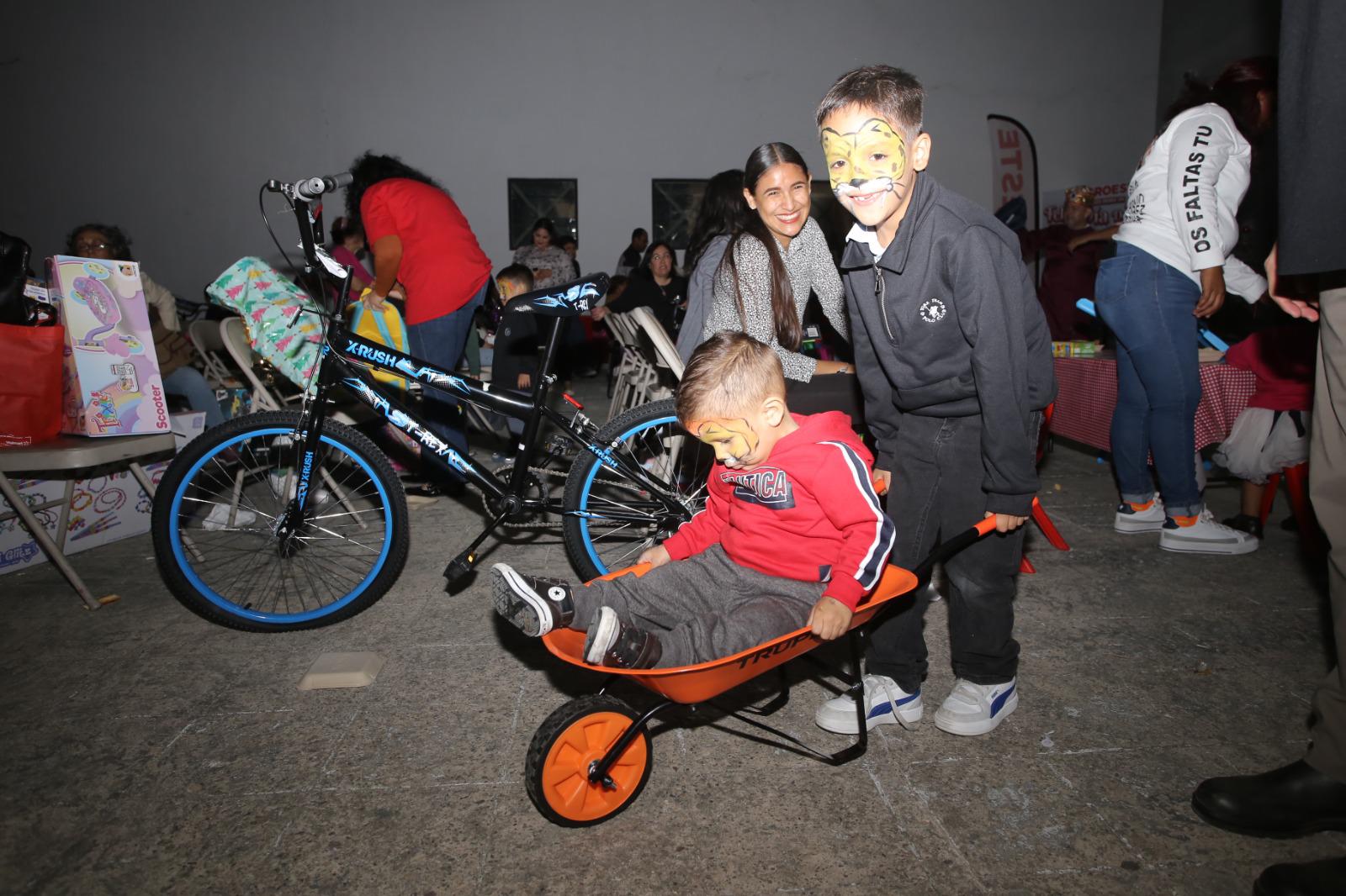 $!Ilusión, regalos y esperanza marcan la edición 33 de la campaña ‘Sé Un Rey Mago’ en Mazatlán