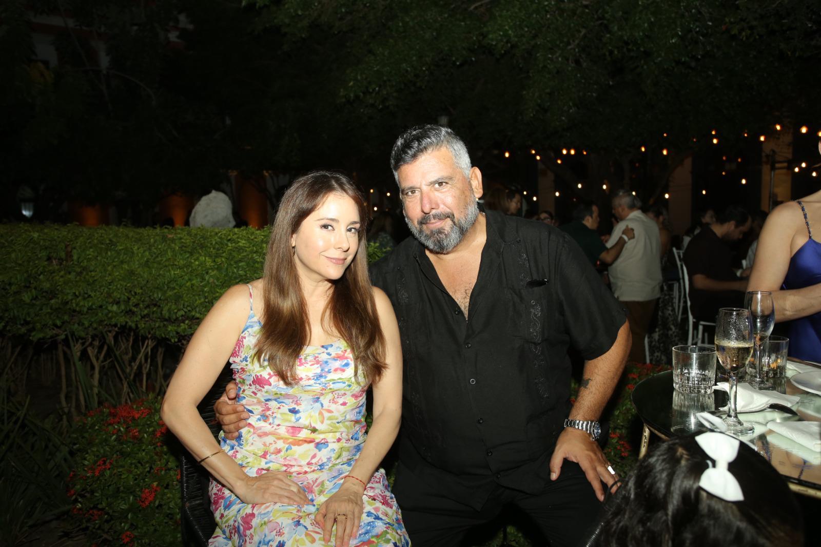 $!Karyme Lozano y el director de la película Rubén Islas.