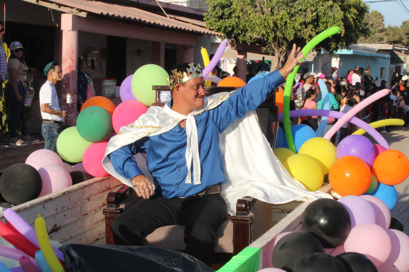 $!Disfrutan familias desfile de las tradicionales fiestas de marzo en Aguaverde, en Rosario