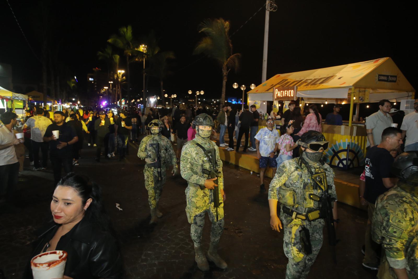 $!Se convierte Olas Altas en el ‘after party’ del desfile del Carnaval de Mazatlán con miles de asistentes