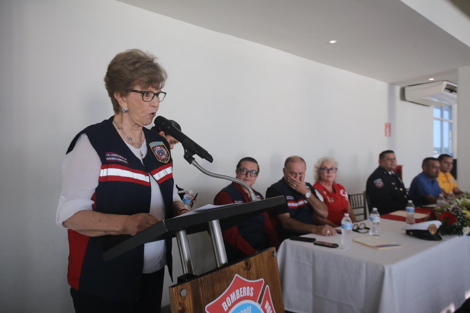 $!Celebra Bomberos Mazatlán su día entre reconocimientos y relevo generacional