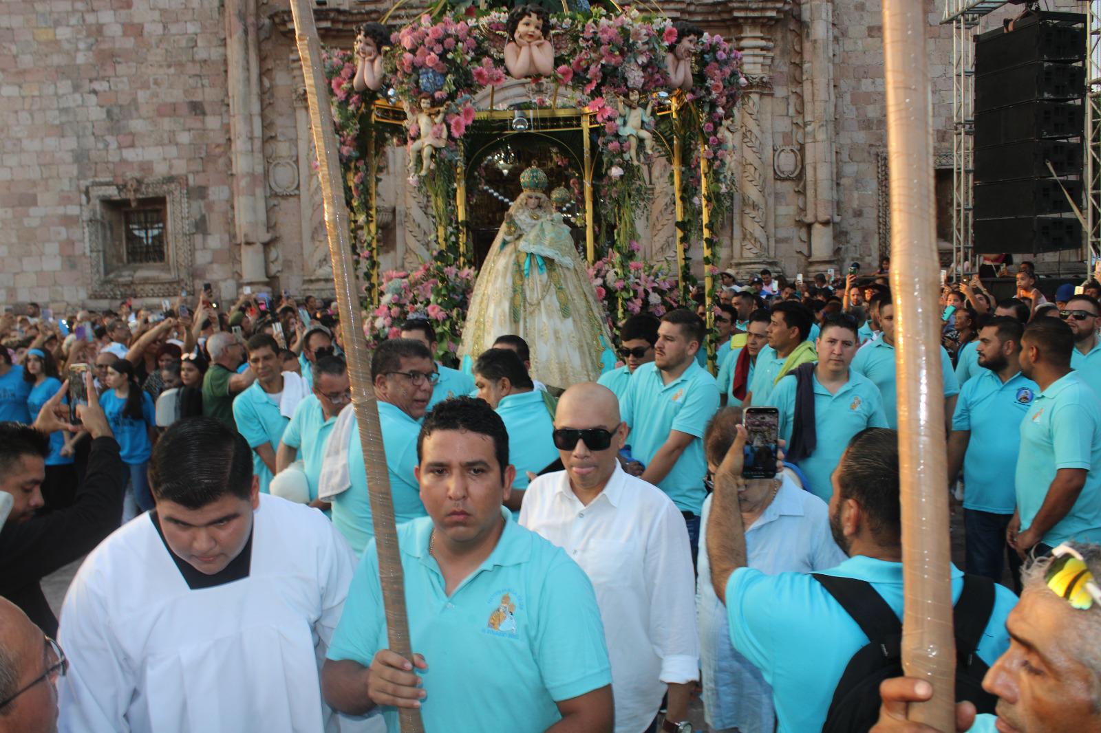 $!Calor no diezma fe de peregrinos en la romería de la Virgen del Rosario