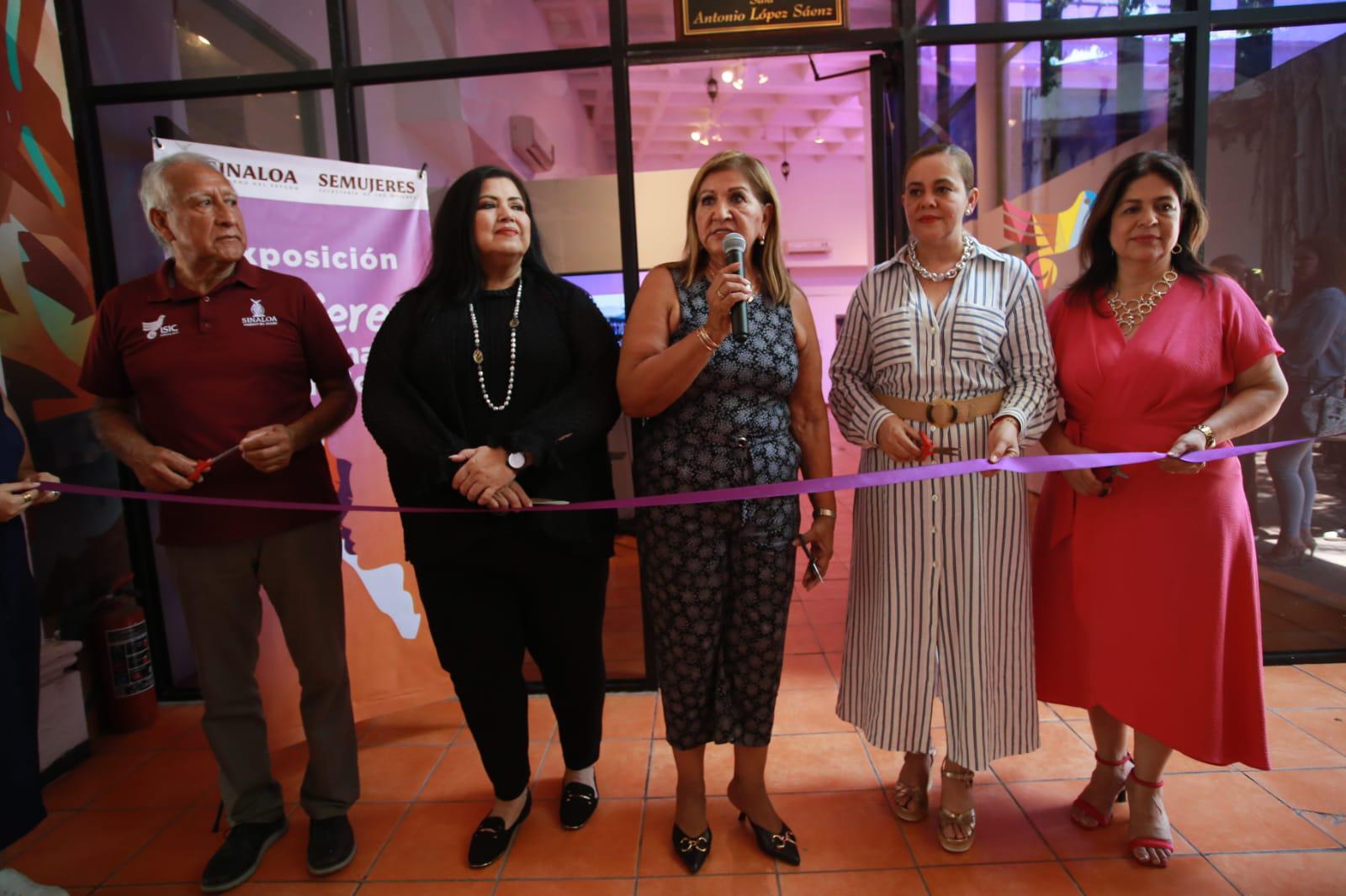 $!Miguel Ángel Ramírez Jardines, Rosa Elena Millán, Teresa Guerra, María Teresa Apodaca de González y Rosa Claudia Cárdenas, en el corte de listón.