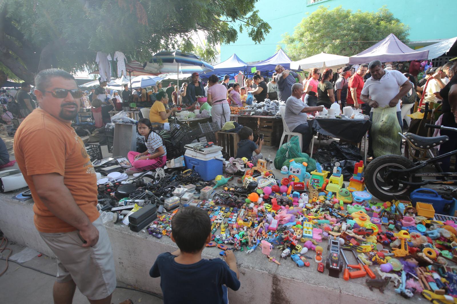 $!Incrementan compras navideñas en la colonia Juárez y el Centro, en Mazatlán