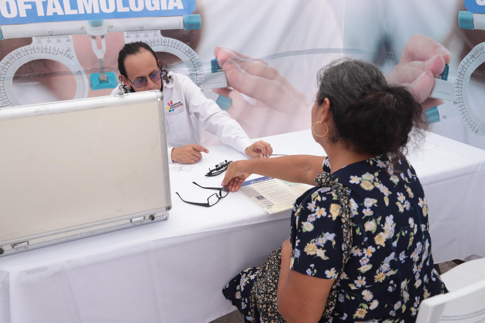 $!Atienden a decenas de familias en la Caravana de Salud y Nutrición en la colonia Benito Juárez