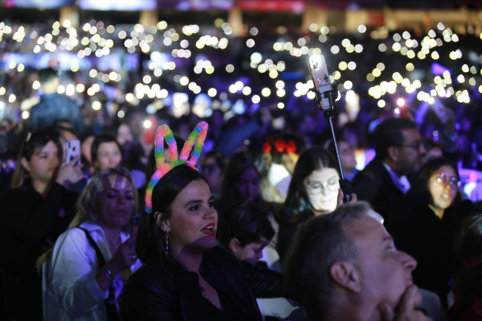 $!Miles de personas acudieron al concierto del grupo mexicano.