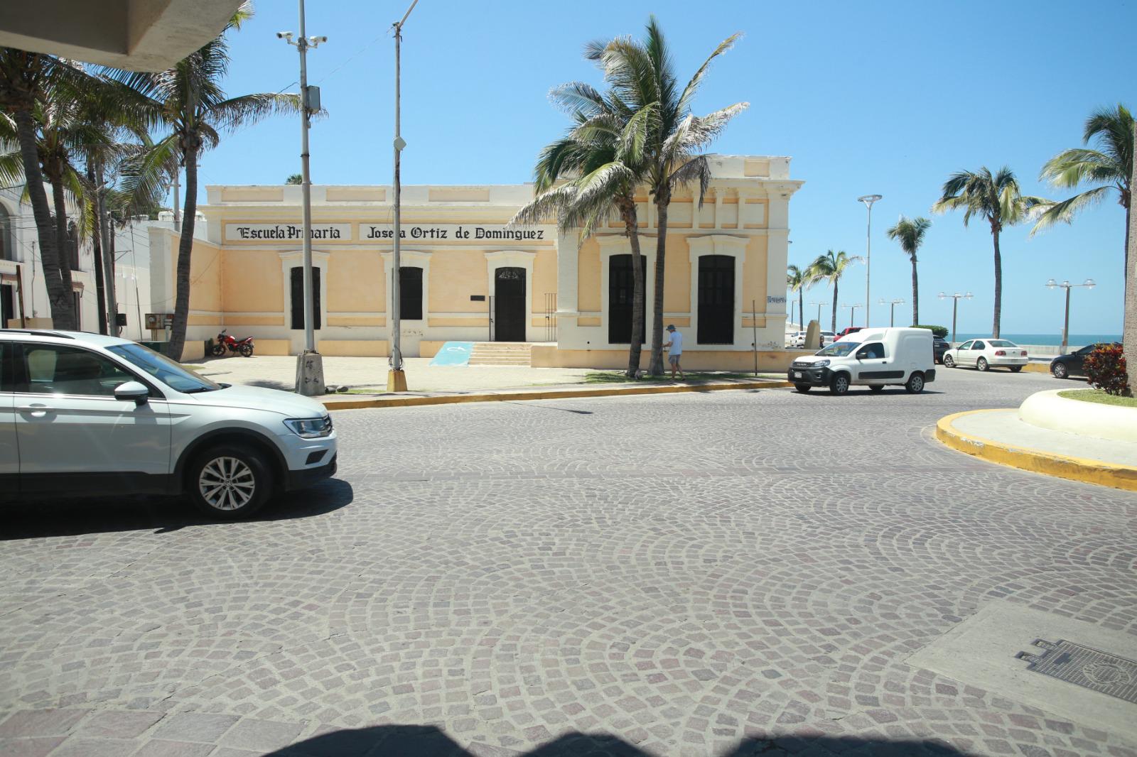 $!Iniciarán clases sin cruces peatonales ni señalética afuera de las escuelas de Mazatlán