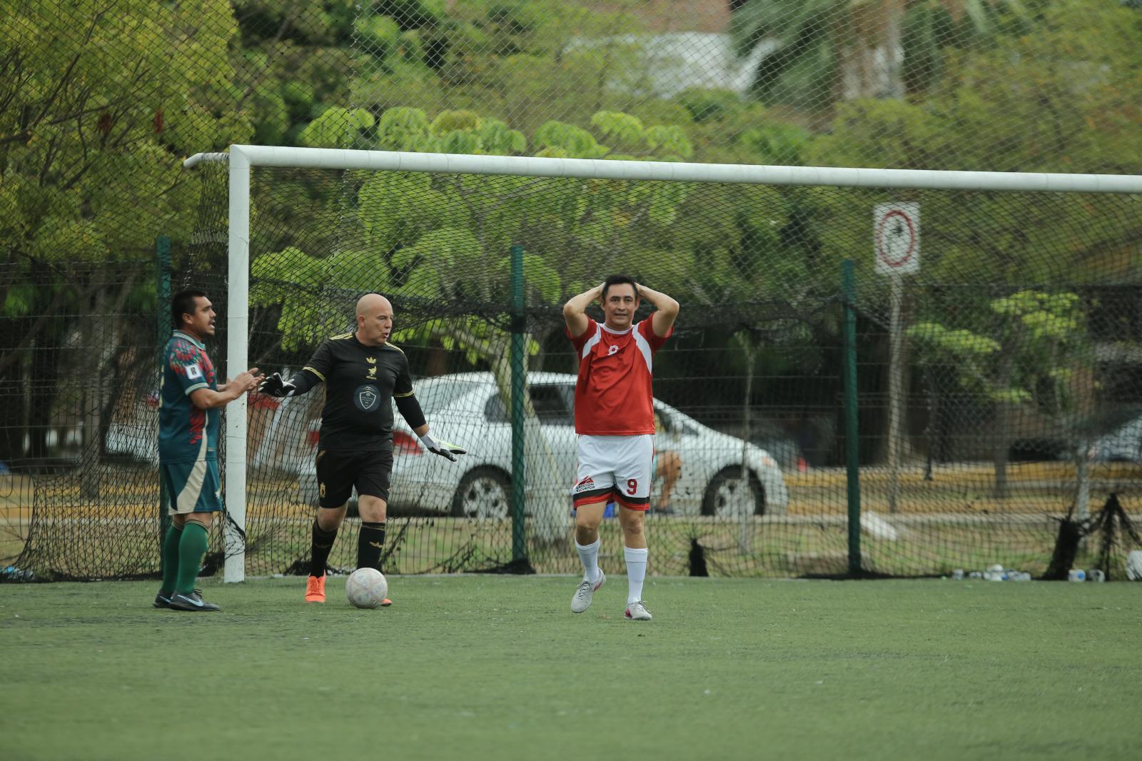 $!Larsson Elevadores y Federales se coronan en la Liga de Superveteranos
