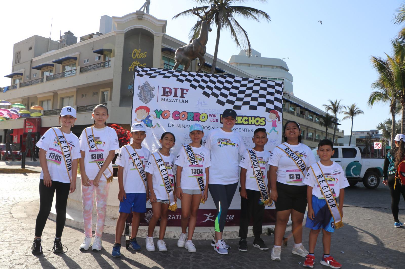 $!Participan en carrera por derechos de las niñas, niños y adolescentes, en Olas Altas