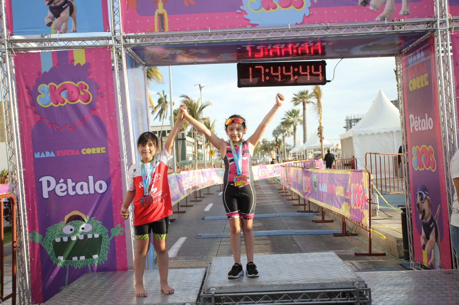 $!Alvarado y Osuna se alzan con la victoria del Triatlón AsTri 3kids