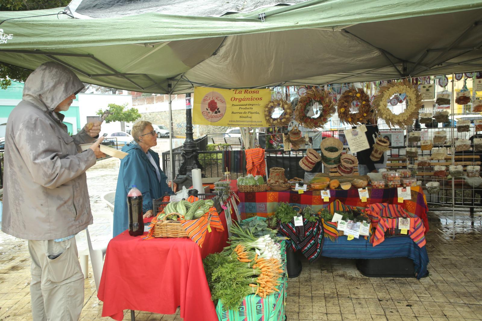$!Mercado Orgánico realiza degustación de bebidas saludables hechas a base de frutos y colágeno marino
