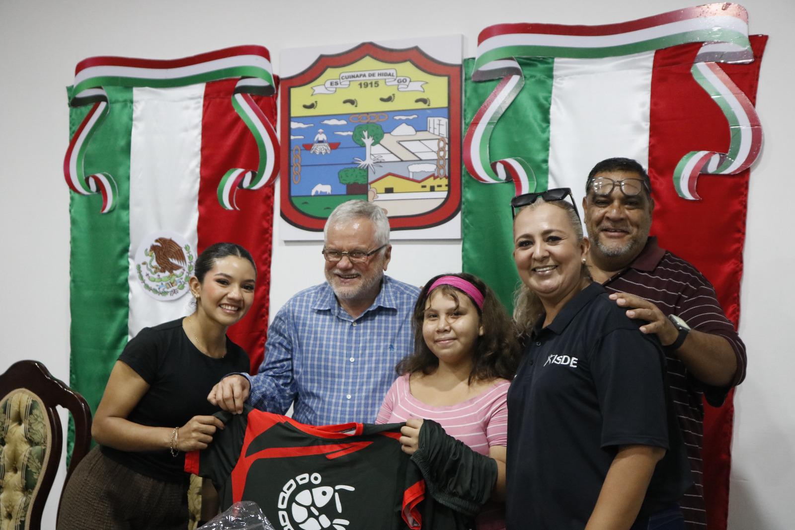 $!Jóvenes escuinapenses reciben uniformes para competir en la Paralimpiada Estatal
