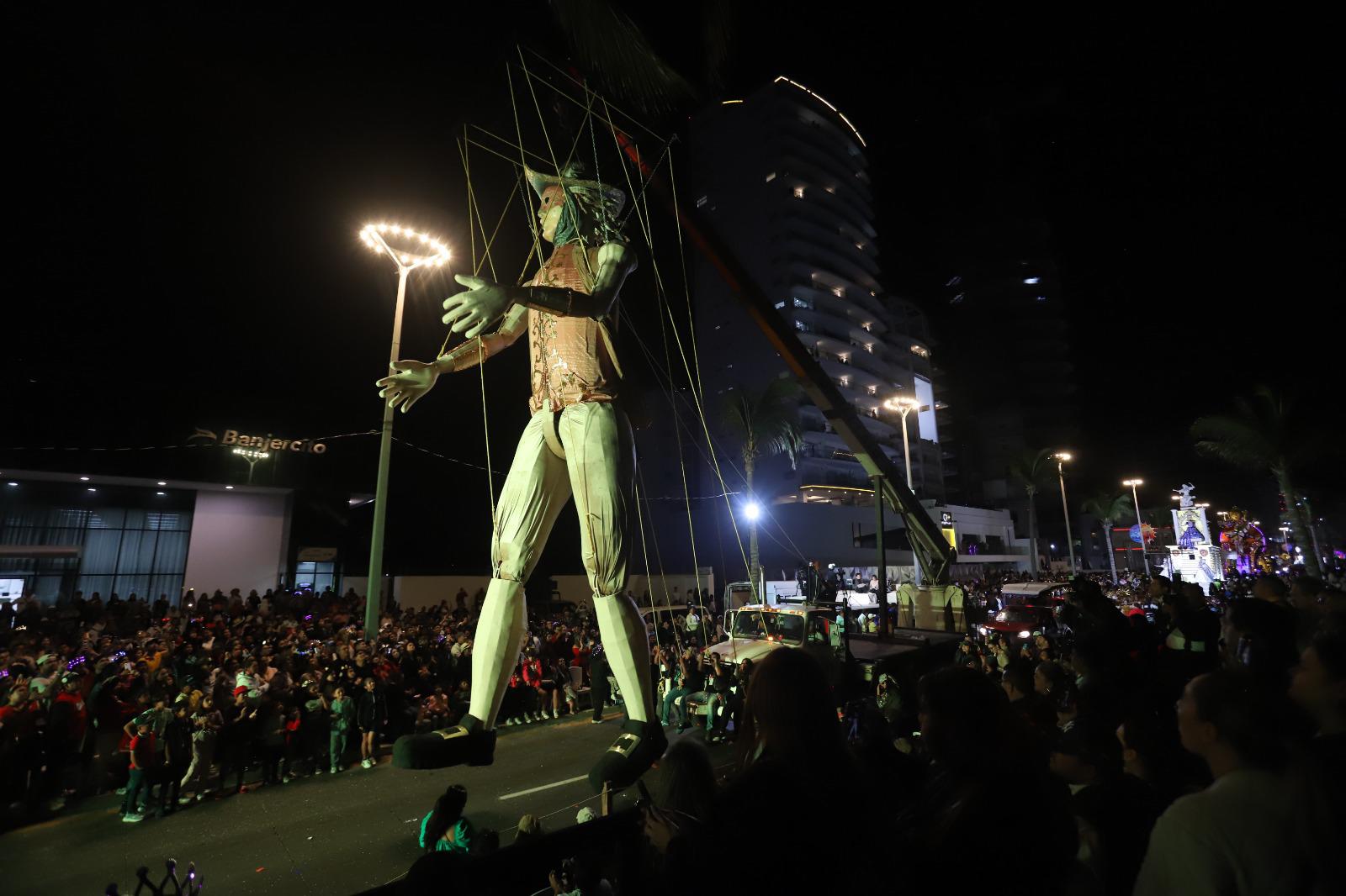 $!Asisten más de 600 mil personas a disfrutar del primer desfile del Carnaval en el malecón, reporta PC