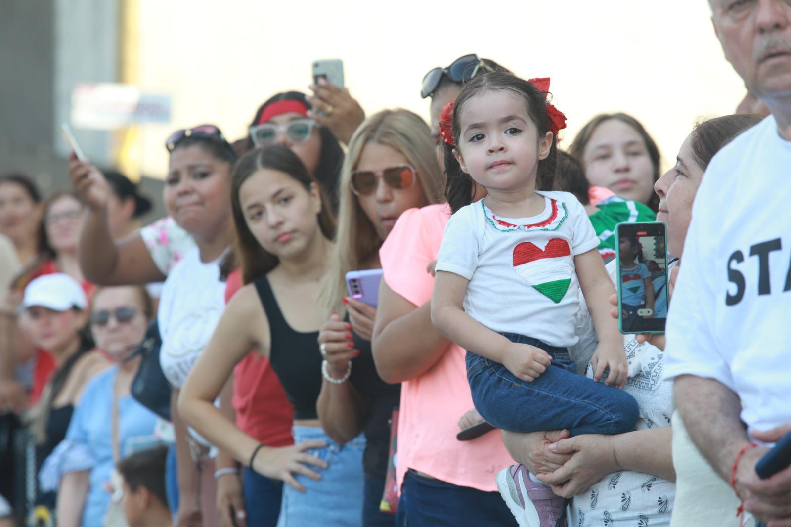 $!Desfilan en Mazatlán por el 213 aniversario de la Independencia de México