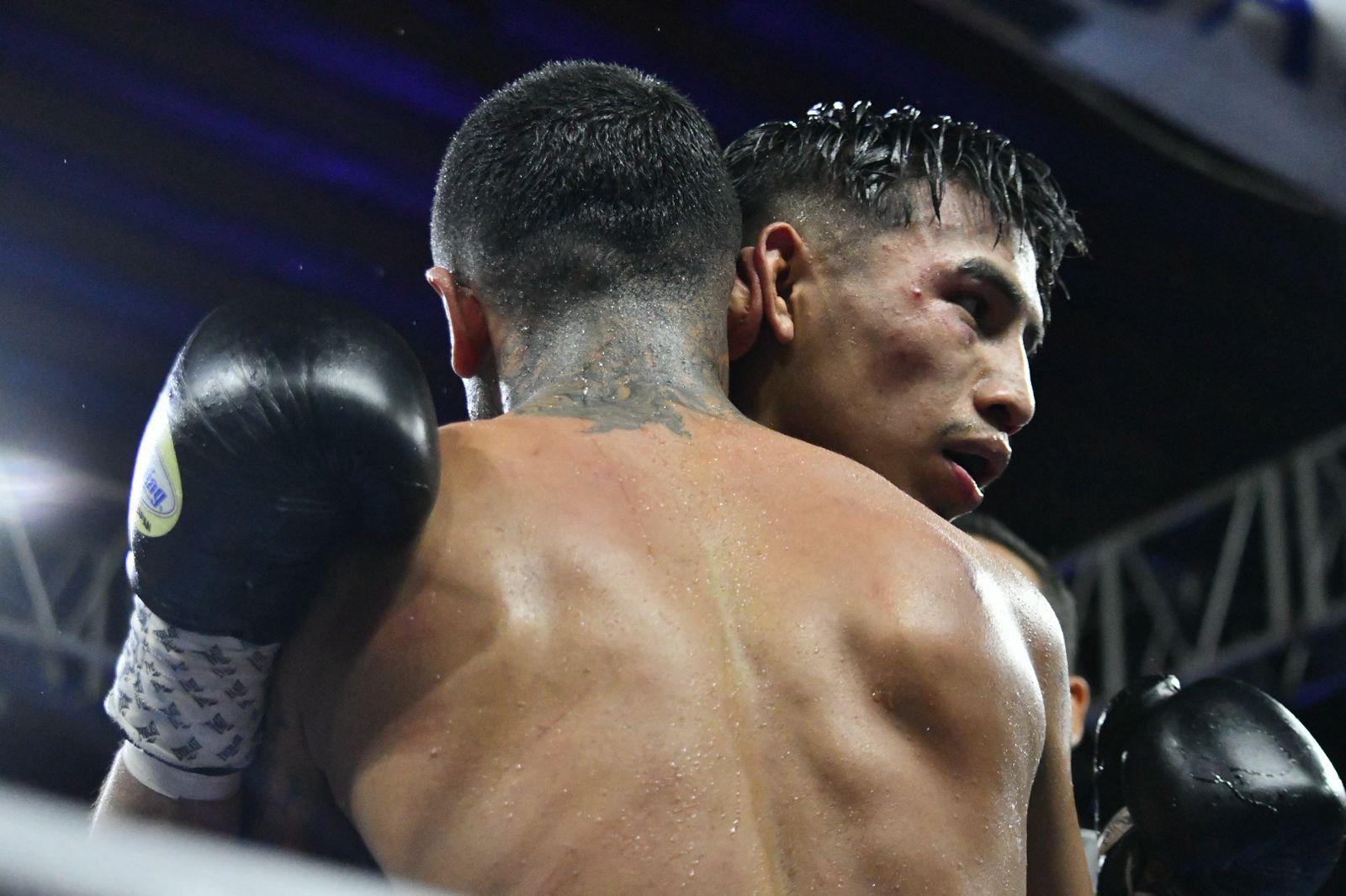 $!Jonathan Fierro vence a Leobardo Quintana por decisión unánime en Culiacán