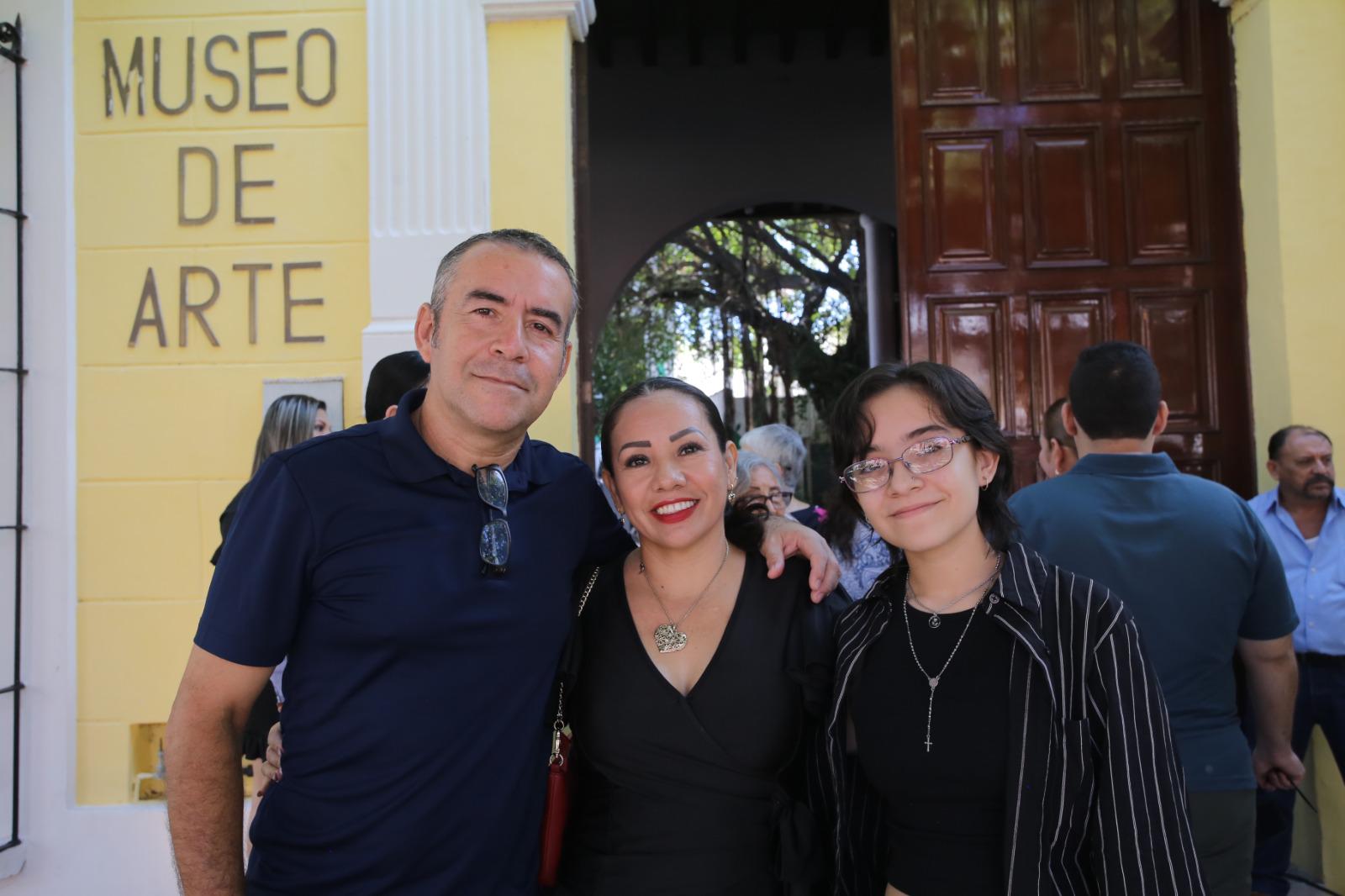 $!Víctor Páez, Gladis Sevilla y Anelys Páez.