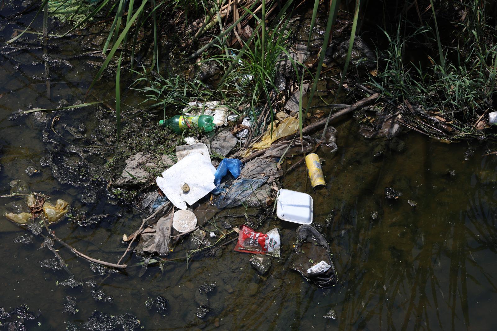 $!Vecinos denuncian basura y maleza en el Arroyo Jabalines pese a labores de limpieza