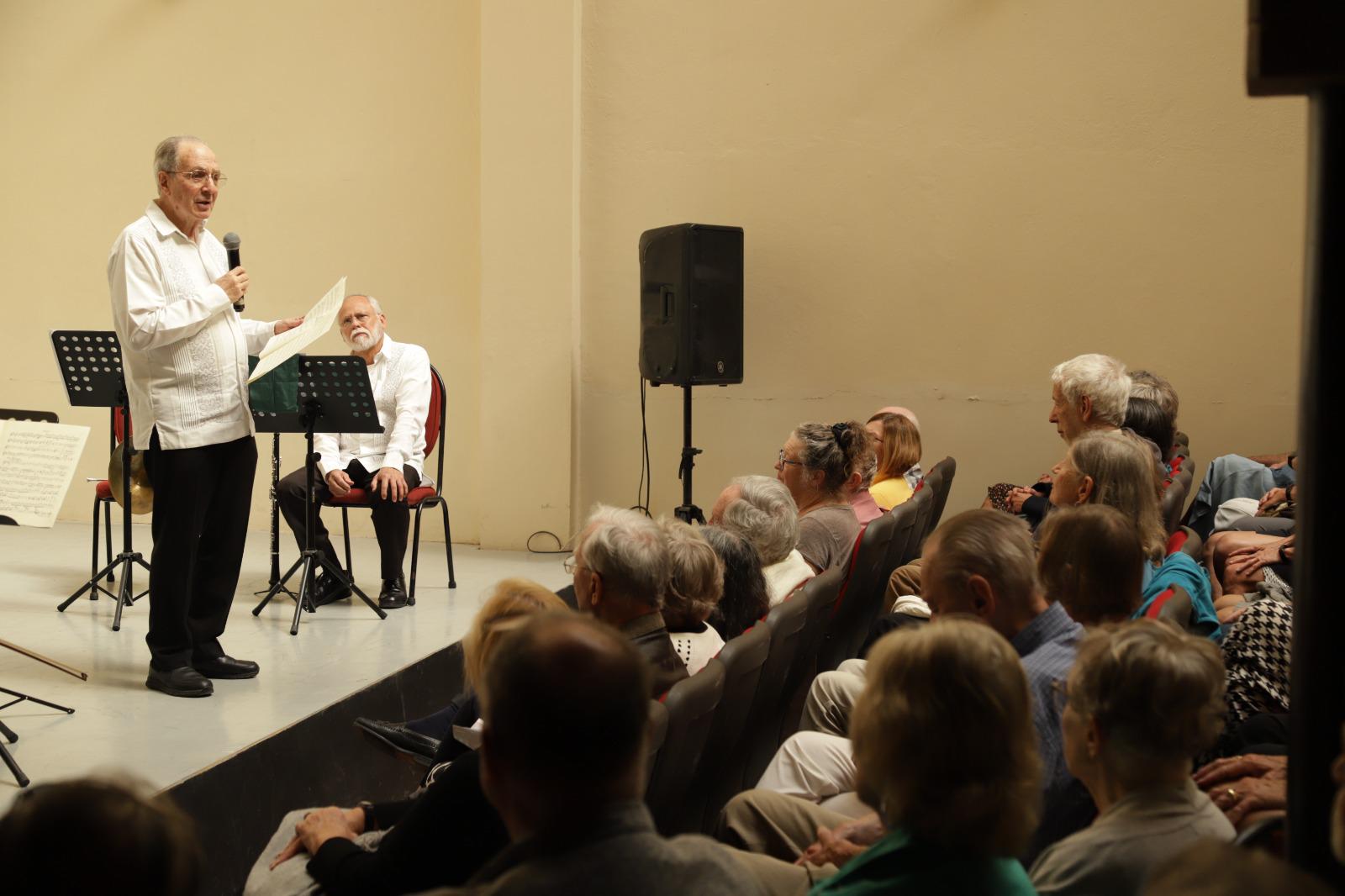 $!Gordon Campbell da la bienvenida a los asistentes.