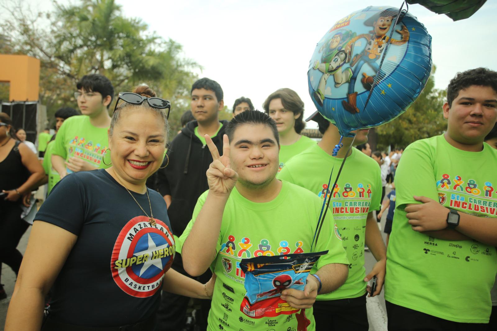 $!ICO reúne a más de mil personas en carrera inclusiva por la solidaridad en Mazatlán