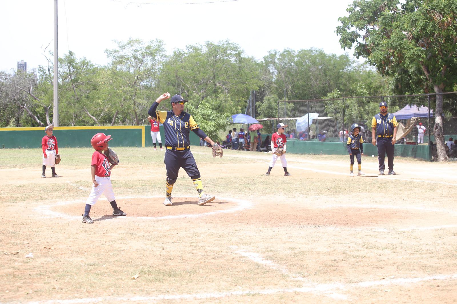 $!Equipos rojos sacan la casta por Mazatlán en una dura jornada del Nacional de Beisbol de Regiones y Ligas 2025
