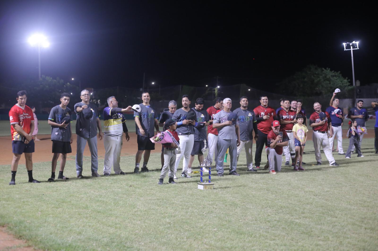 $!Cantan Playball en Liga de Meseros al Bat