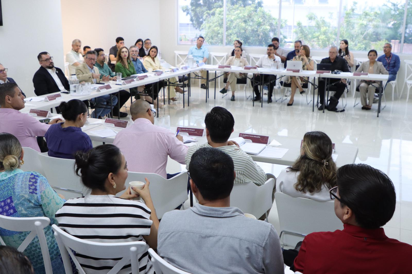 $!Líderes empresariales y de diversas cámaras, presentes en el evento.