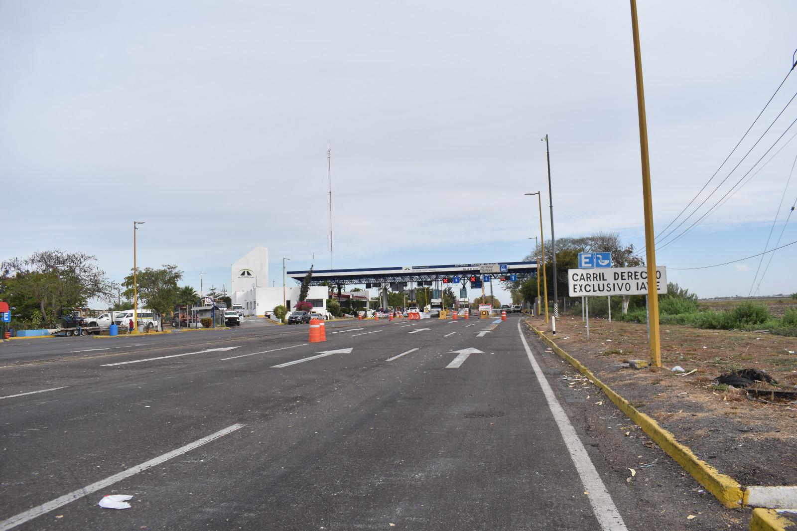 $!Productores de maíz liberan de forma paulatina la caseta de Costa Rica, en la autopista Culiacán-Mazatlán