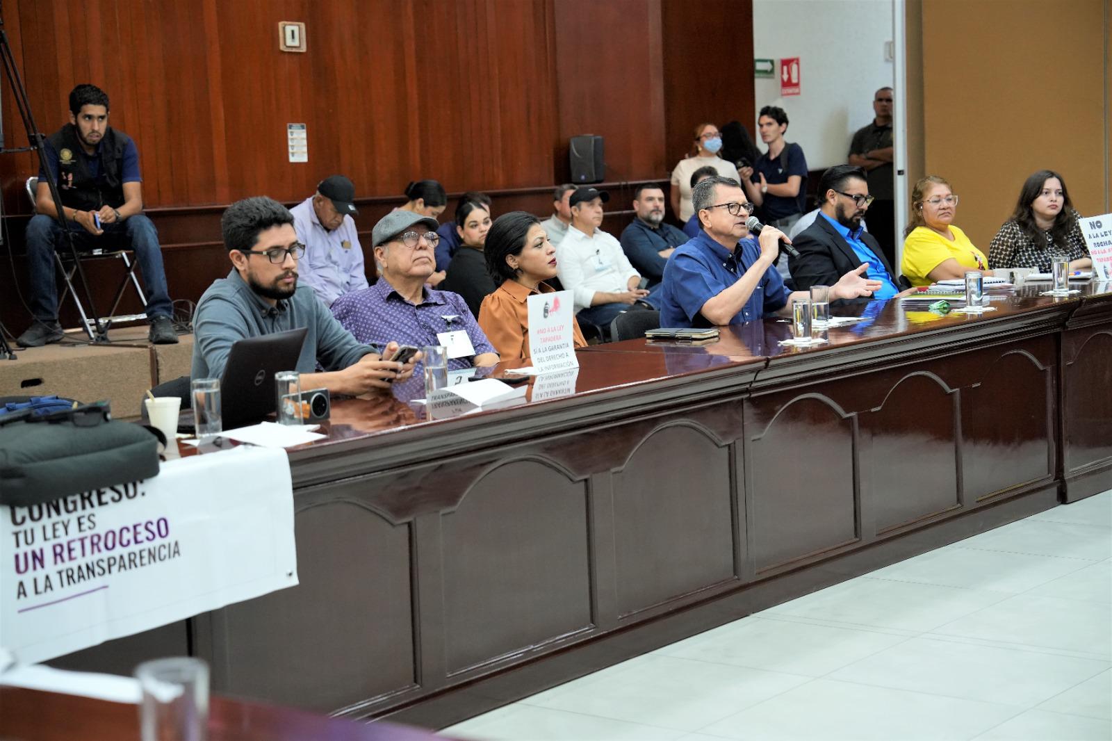 $!Organizaciones acusan simulación en diálogo sobre Ley de Transparencia de Rocha Moya