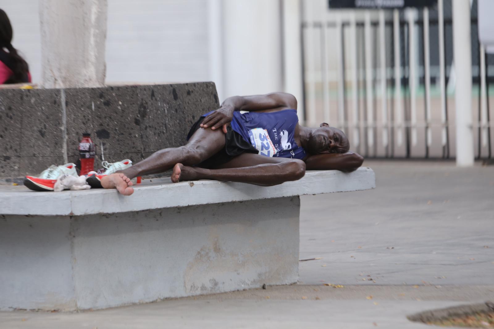 $!Feliz por el resultado aquí: Alfred Kipserem, ganador del Maratón de Mazatlán
