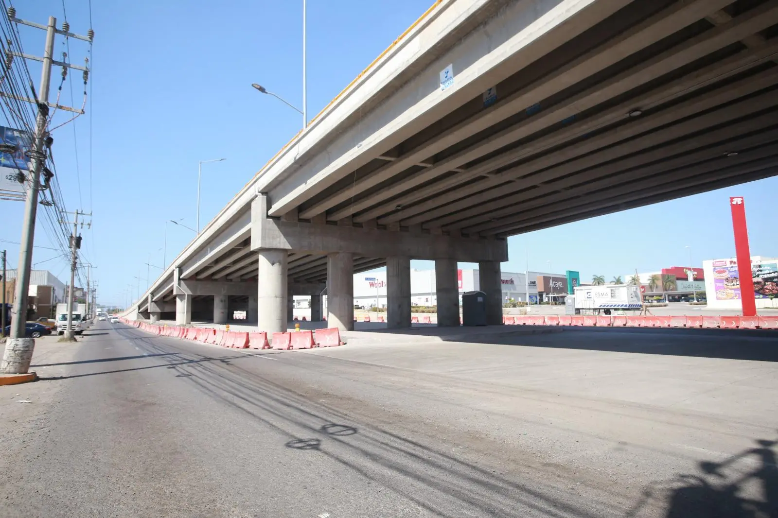 $!Obras bajo el puente vehicular Pérez Escobosa mantienen cierre de vialidades