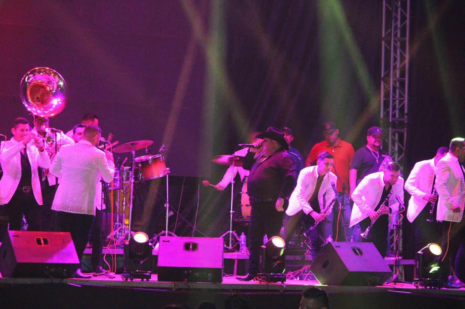 $!Esperan a José Ángel Ledesma ‘El Coyote’ para corear y bailar sus canciones en Rosario