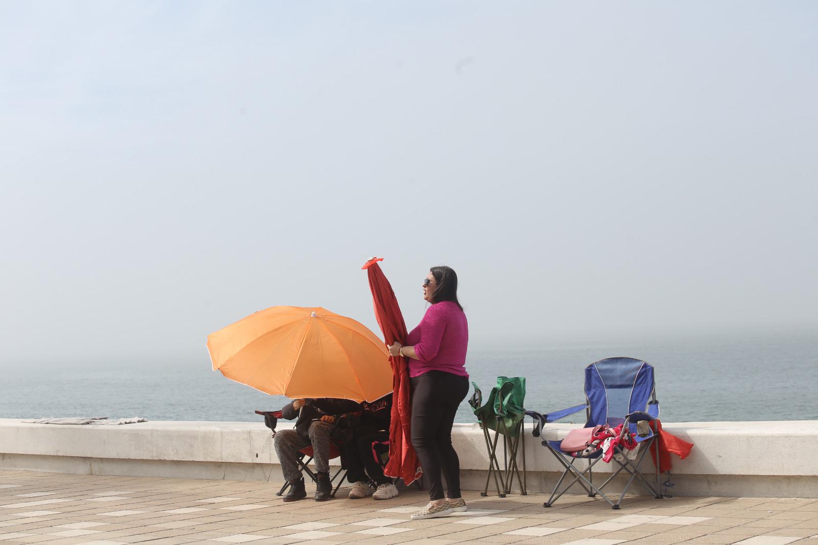 $!Continúa el apartado de lugares en el malecón para el desfile de Carnaval de Mazatlán