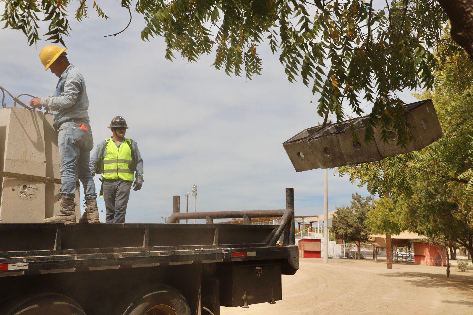 $!Comienza instalación de alumbrado en la Unidad Deportiva de La Cruz