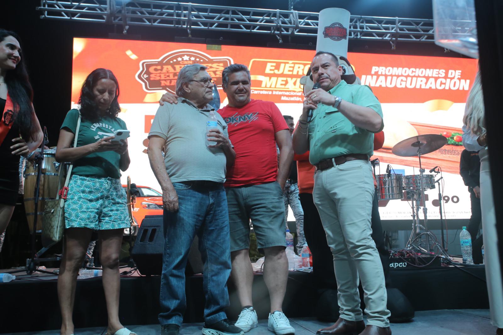 $!Entrega Carnes Selectas Nayarit Camioneta JAC Frison a un cliente en Mazatlán